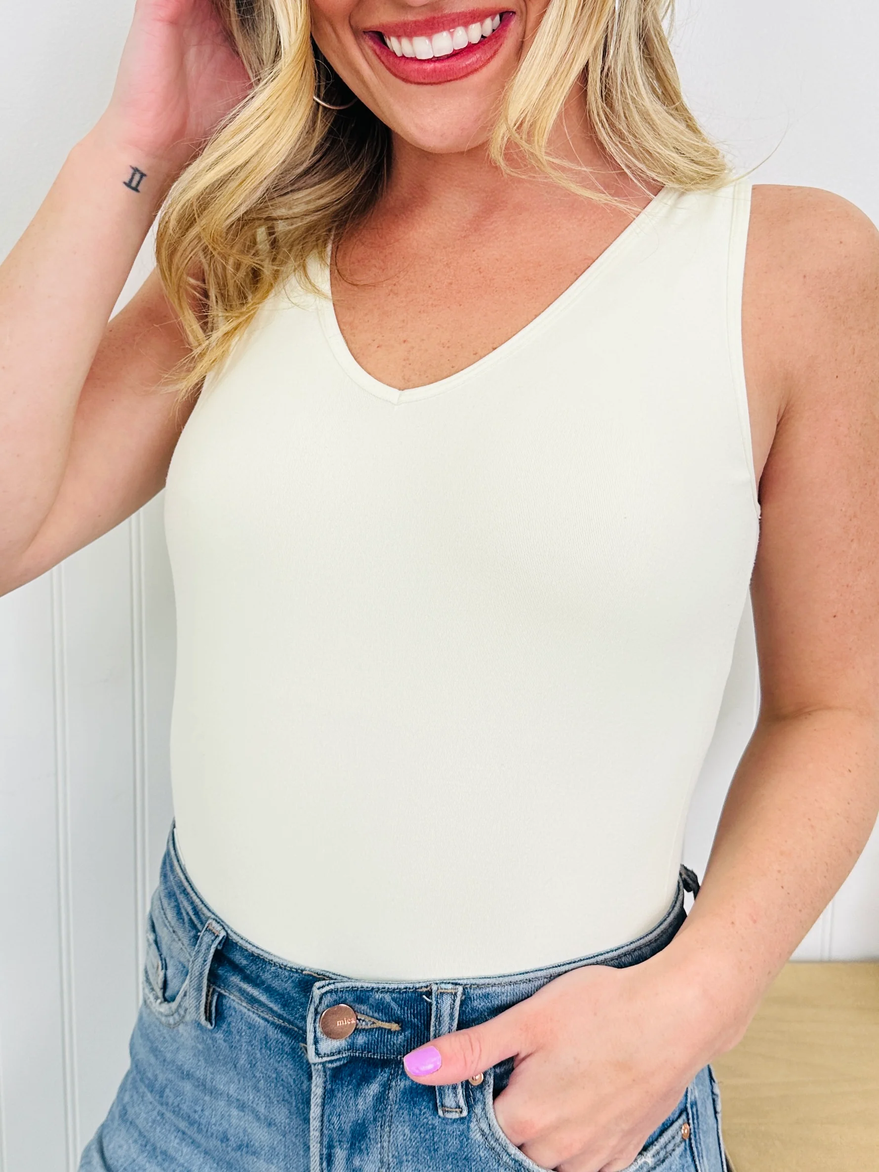 Best Selling Short Reversible Shapewear Tank Top In Multiple Colors - Image 12