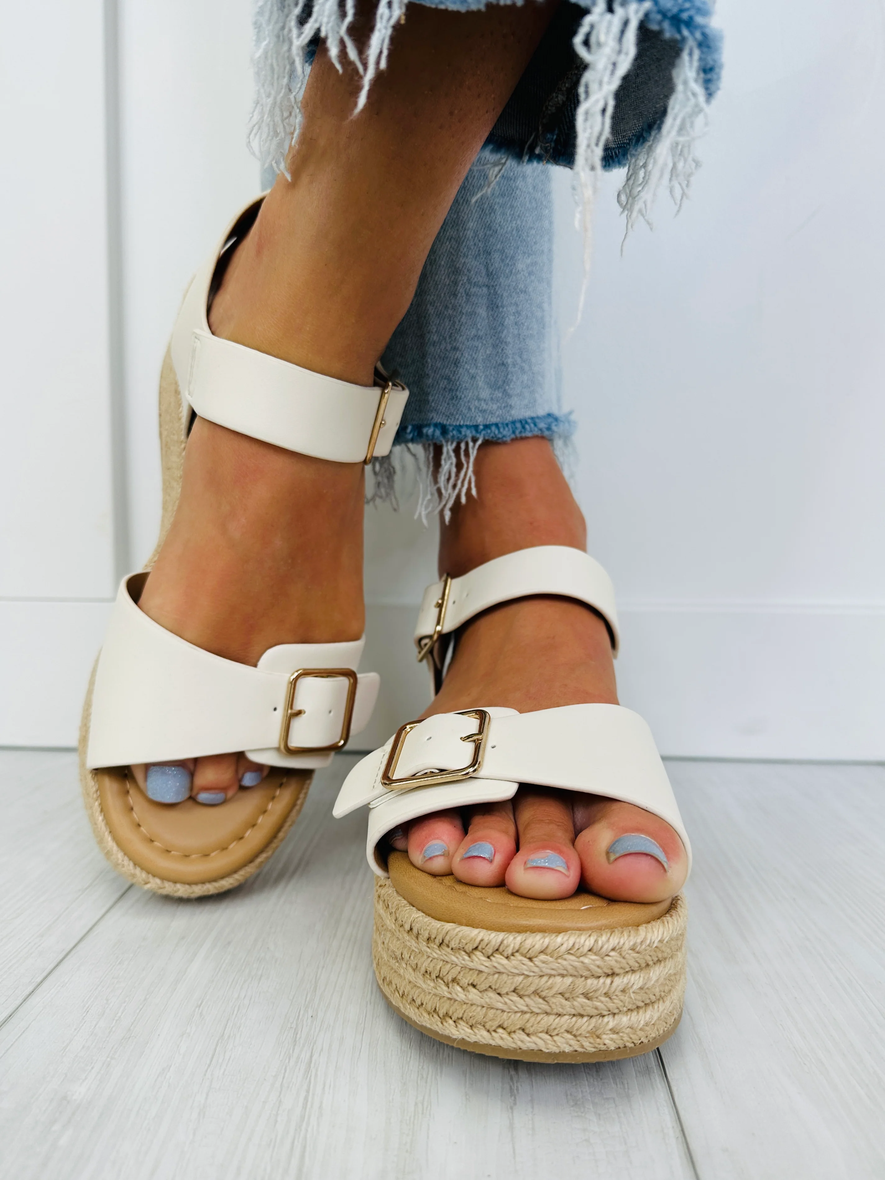 Catch the Coast Sandals - Image 3