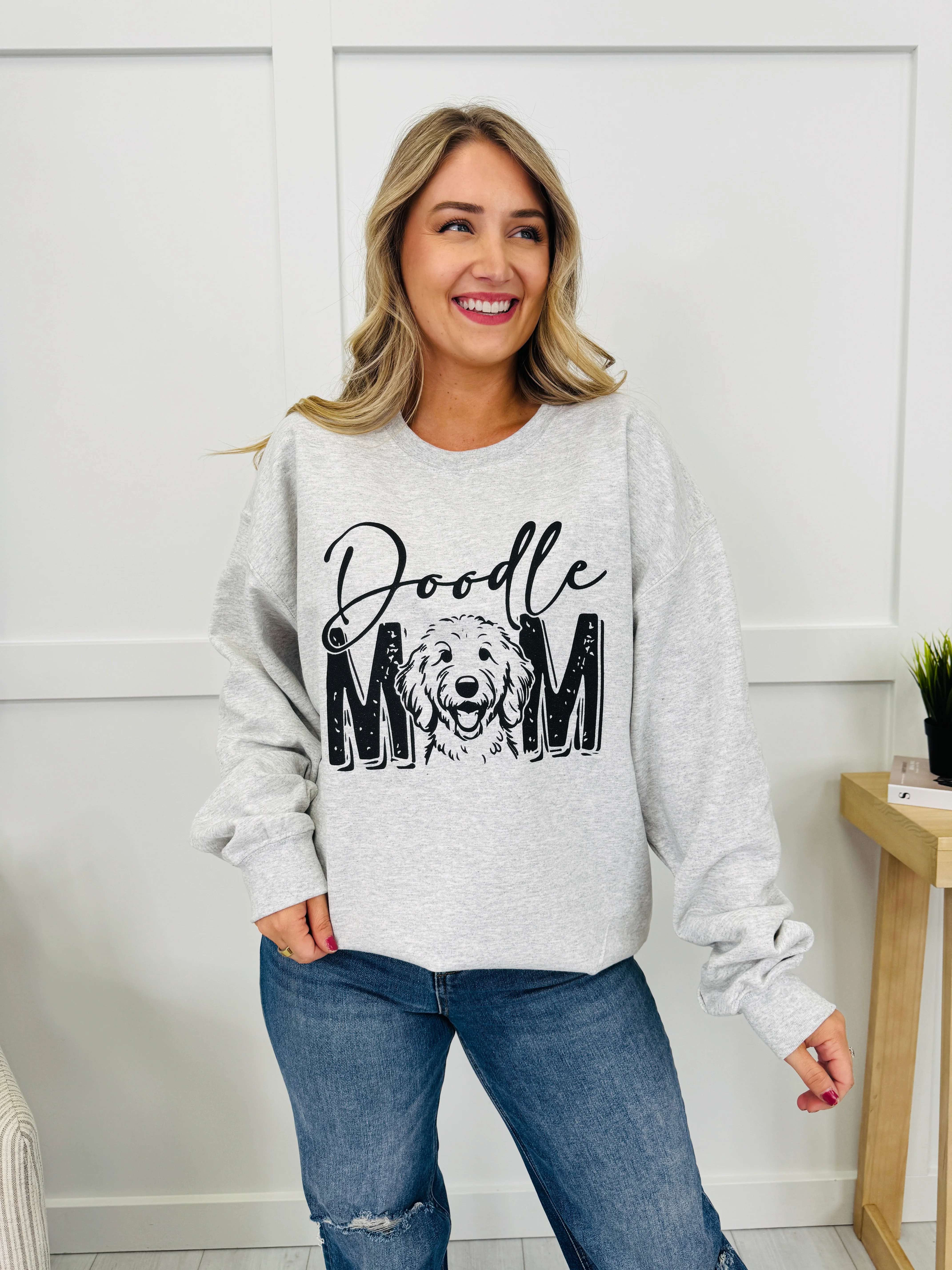 Doodle Mom Graphic Crewneck Sweatshirt - Image 4
