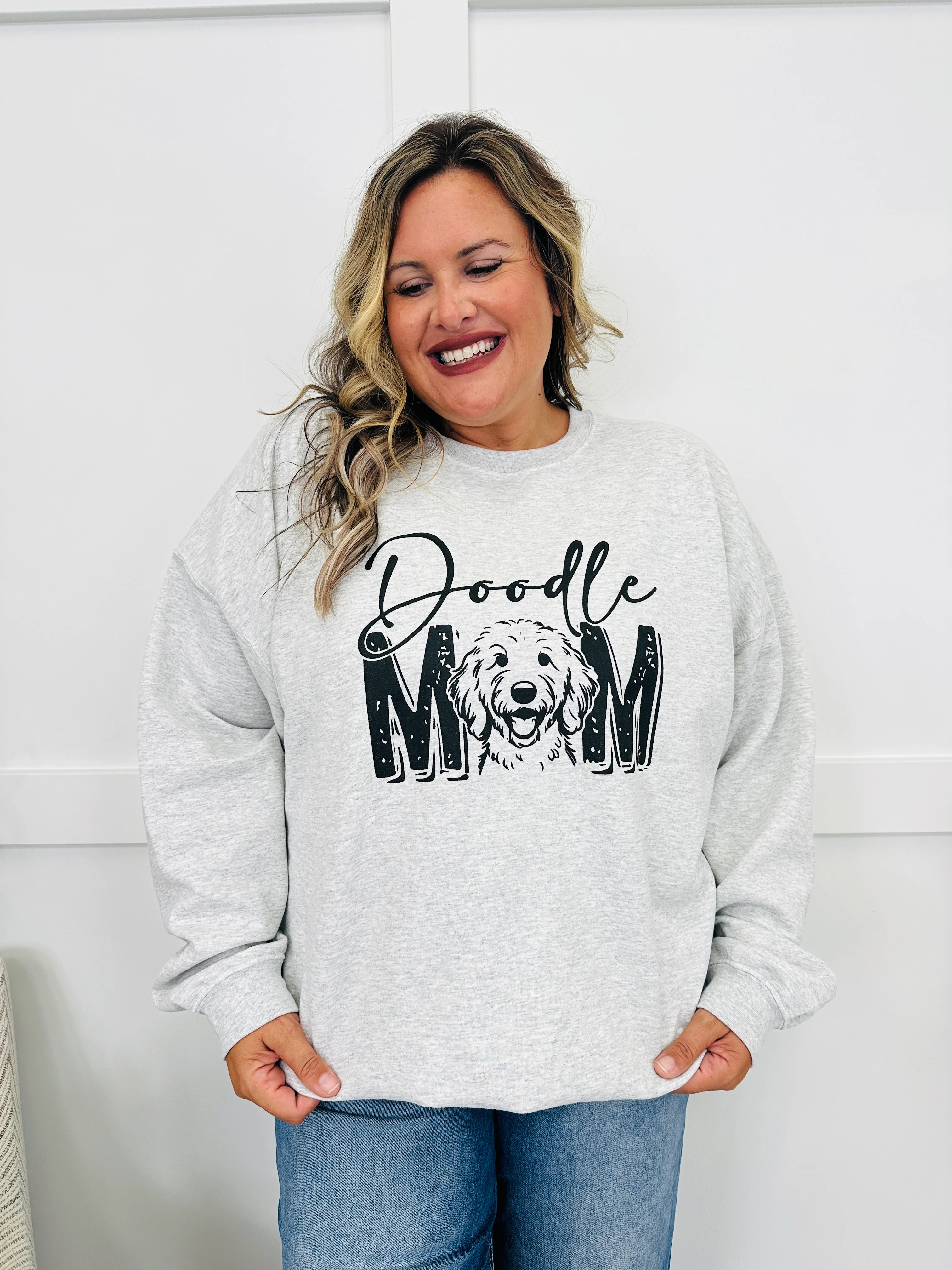 Doodle Mom Graphic Crewneck Sweatshirt - Image 9