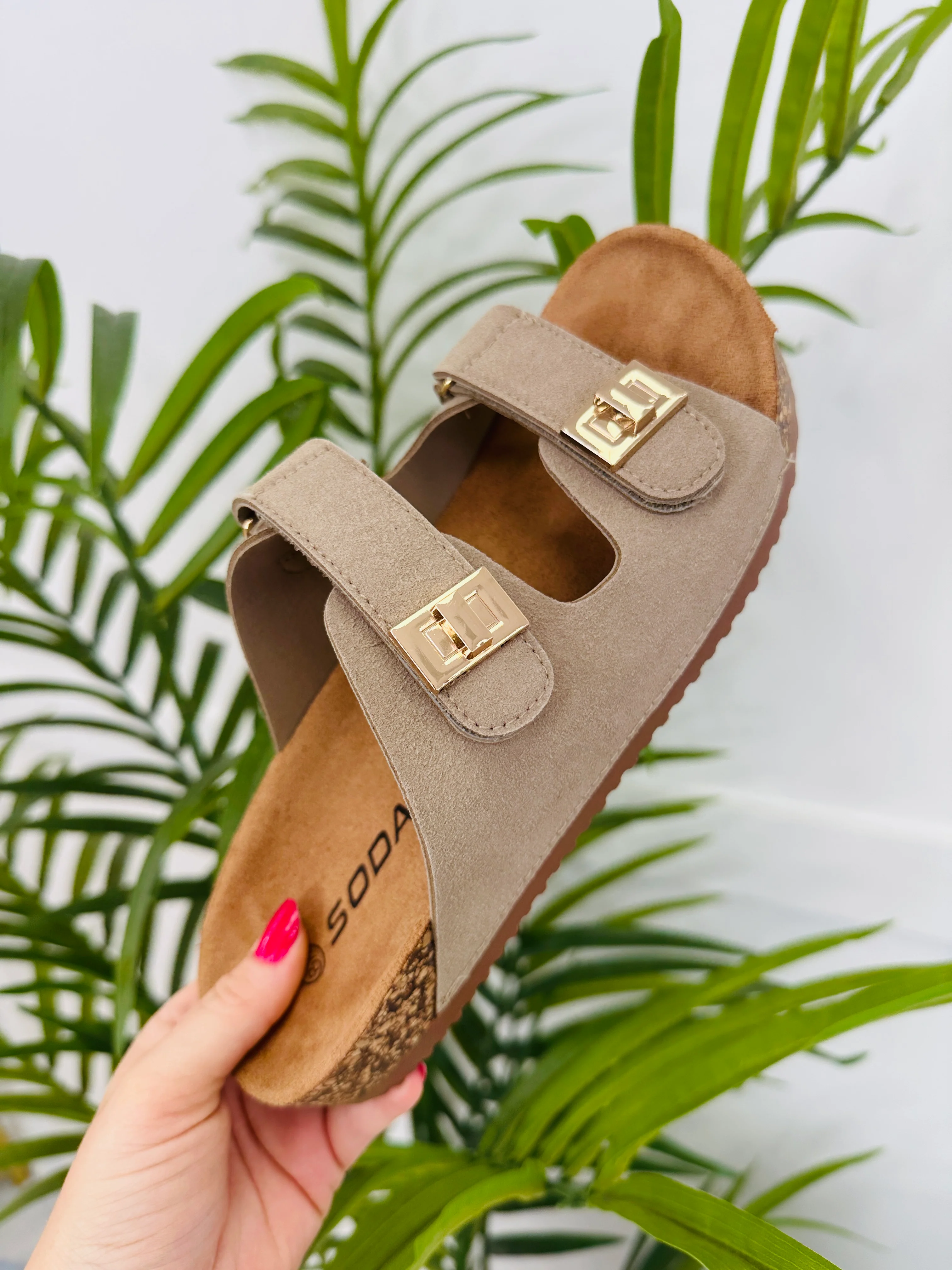Sandals In Multiple Colors - Image 9