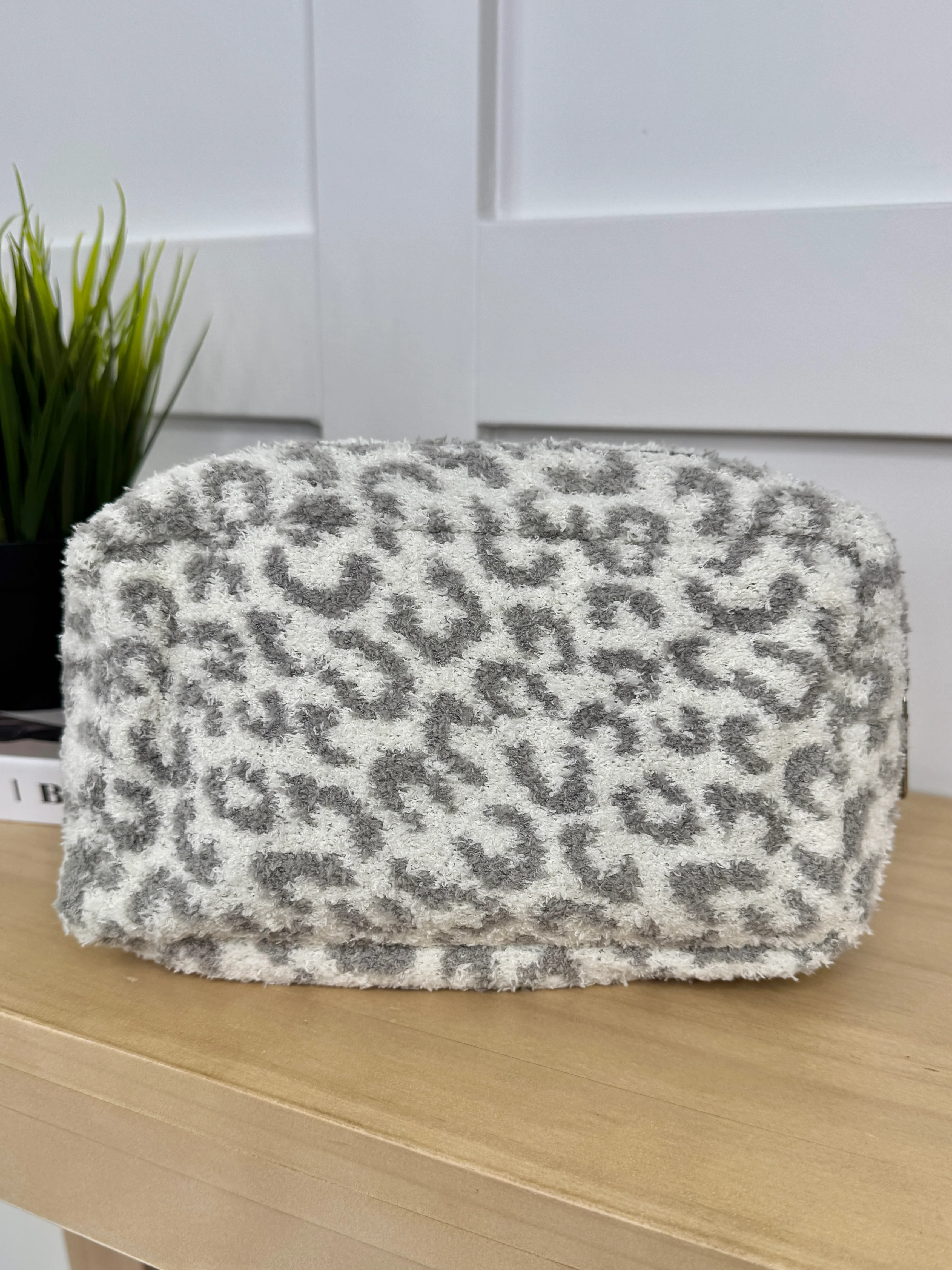 Spot On Journey Large Travel Pouch in Multiple Colors - Image 3